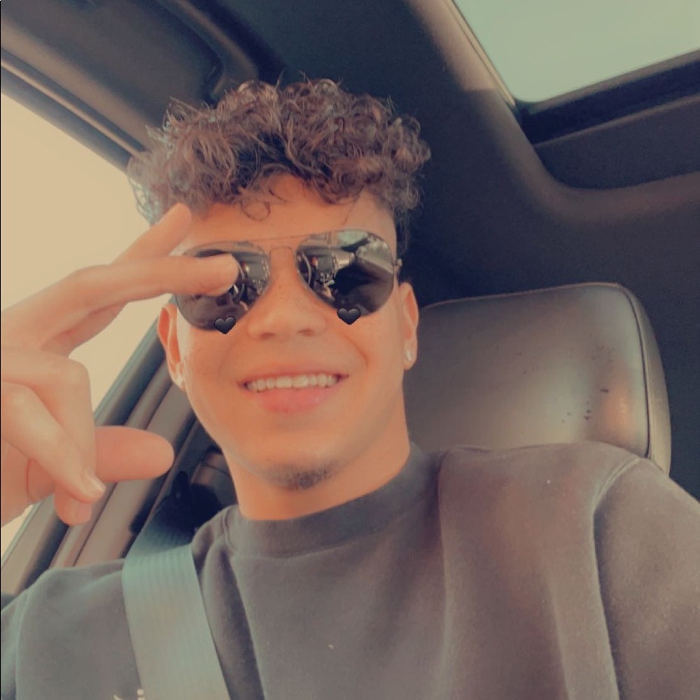 Meet your Posher, Dominic